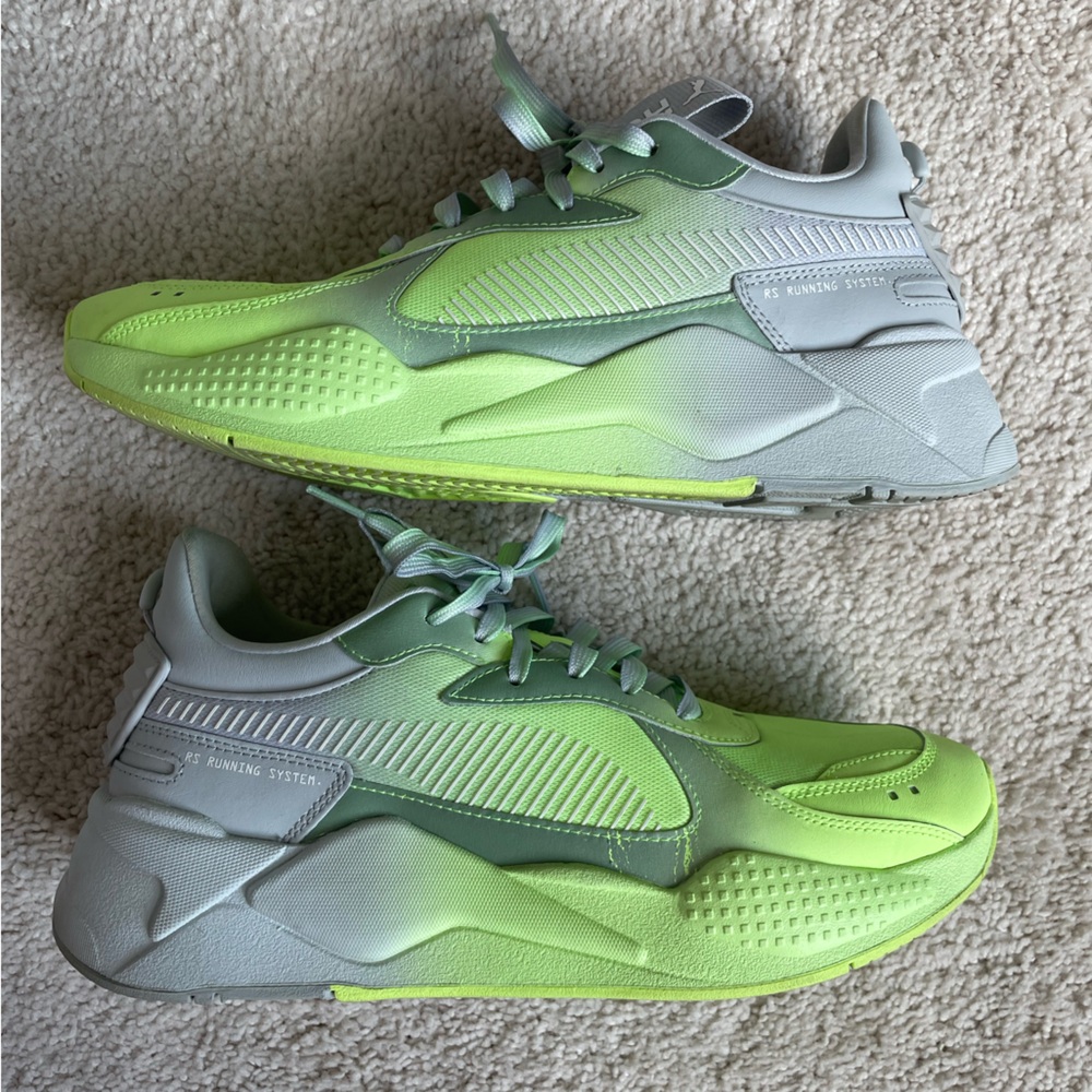 Light grey with fluorescent yellow pumas